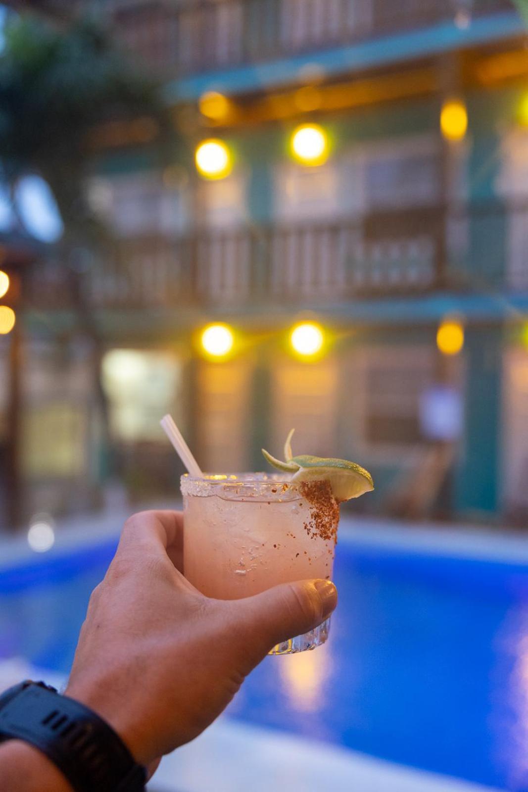 Ocean Tide Beach Resort San Pedro  Buitenkant foto
