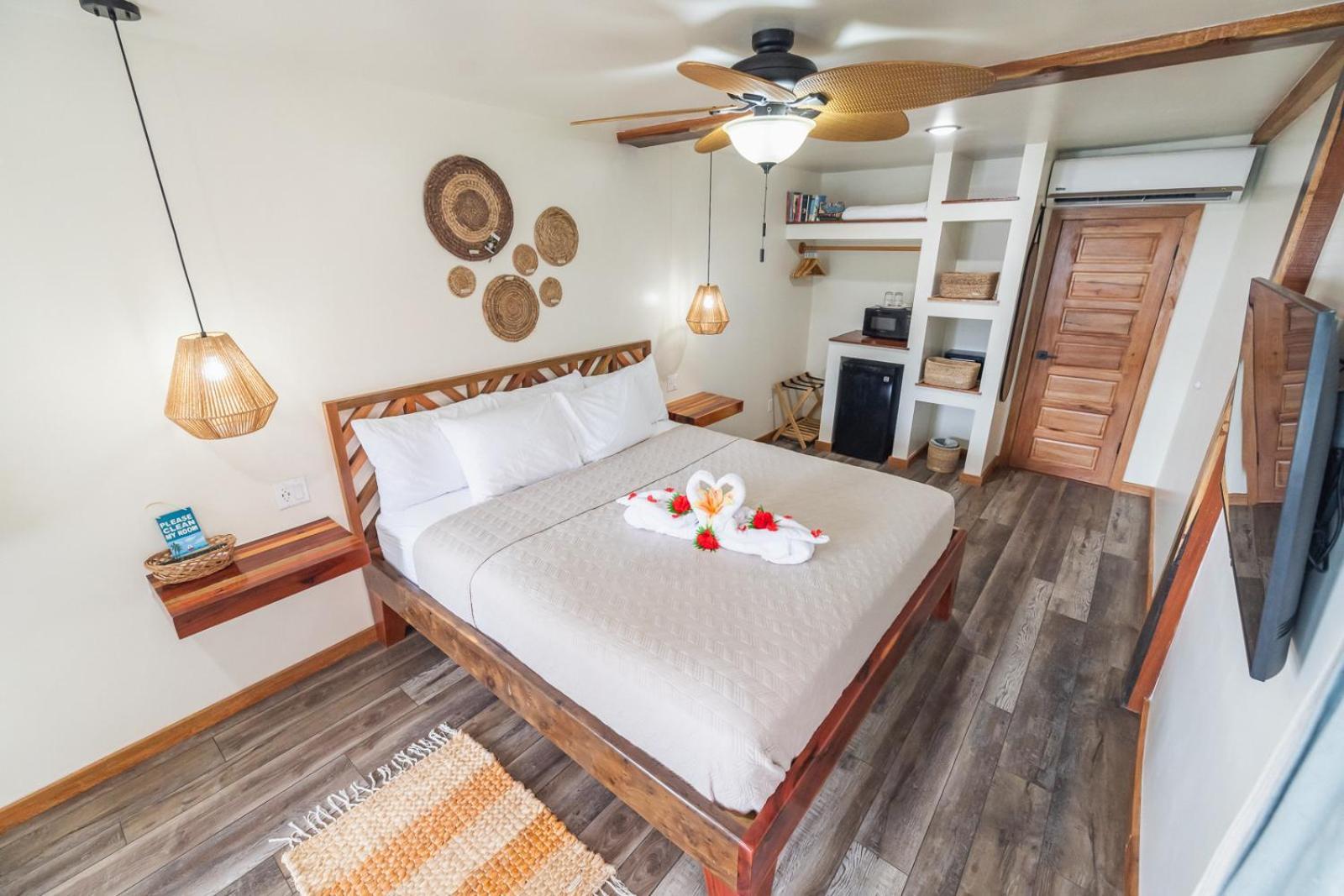 Ocean Tide Beach Resort San Pedro  Buitenkant foto