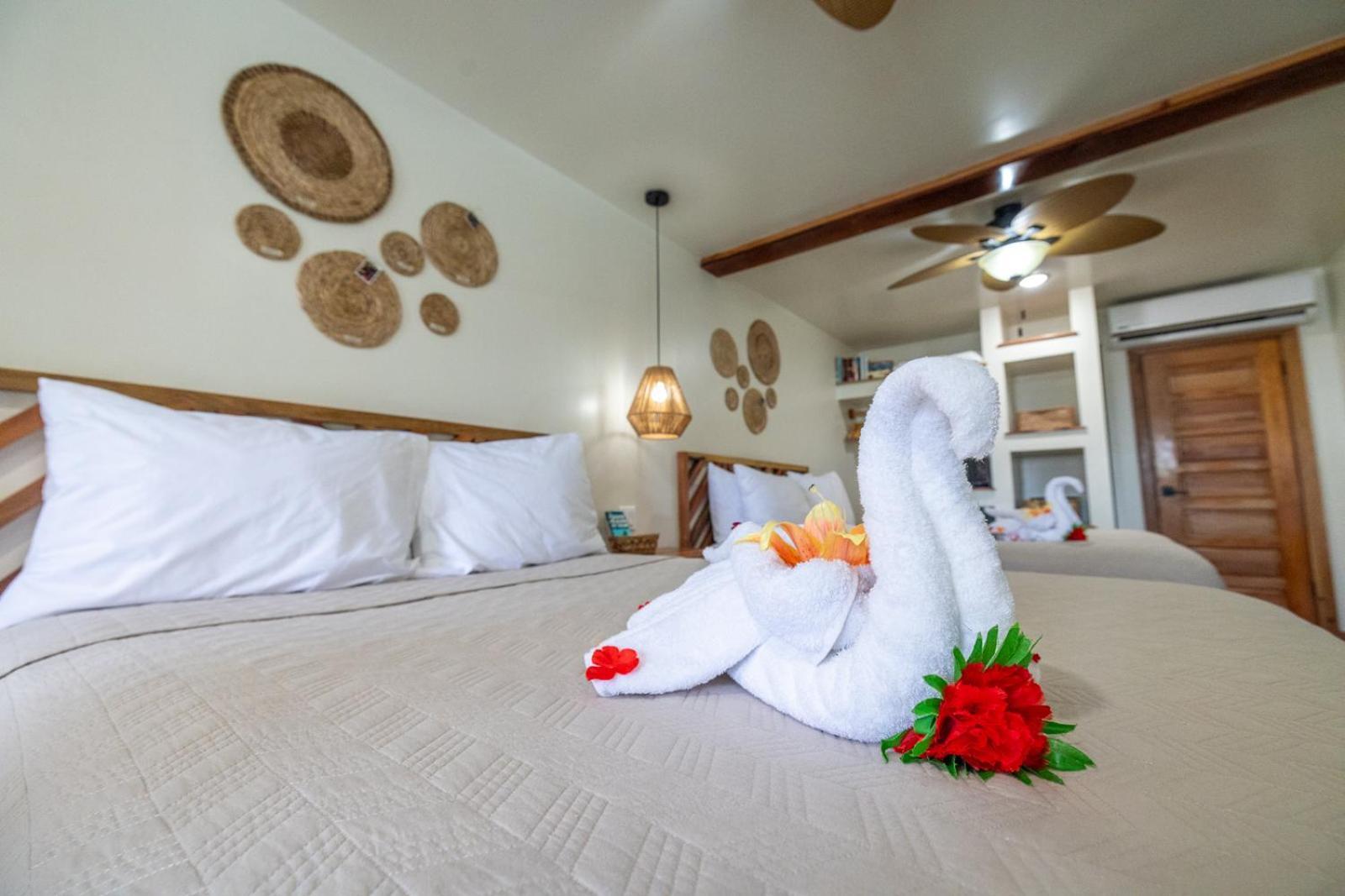 Ocean Tide Beach Resort San Pedro  Buitenkant foto