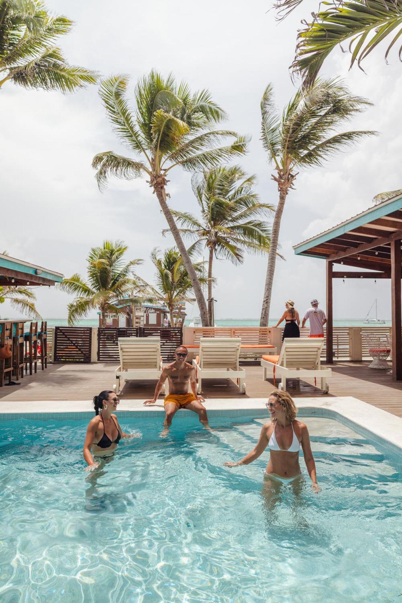 Ocean Tide Beach Resort San Pedro  Buitenkant foto